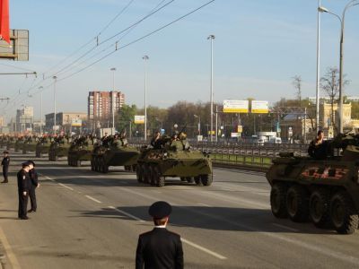 В Москву завезли танки и ракетные установки