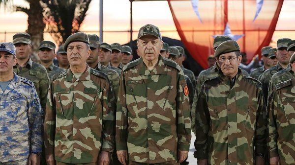Türk Ordusunda yeni dövr Hərbi geyimləri dəyişir - VİDEO