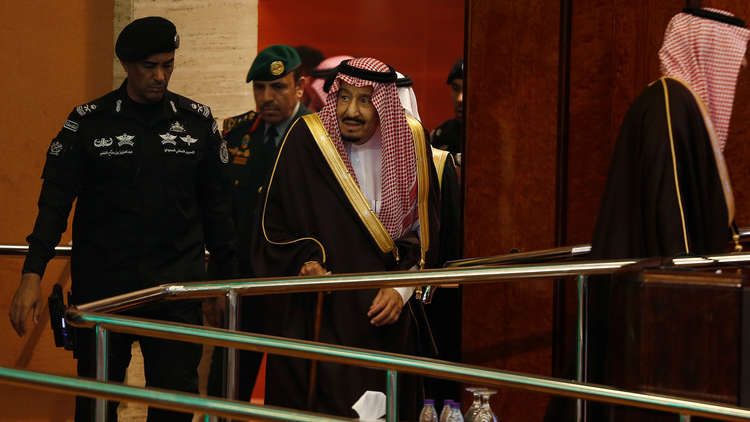 الكشف عن مكان الملك سلمان.. إطلاق نار كثيف يستهدف طائرة مسيرة قرب القصور الملكية في الرياض