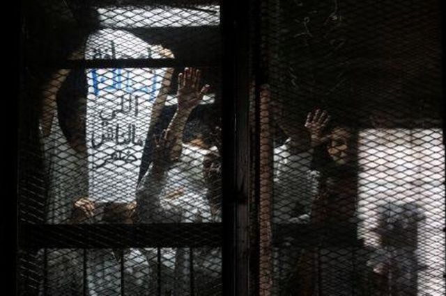 مصر تحذر اليونسكو من منح مصور صحفي محبوس جائزة