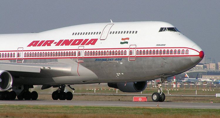 Турбулентностью выбило иллюминатор у самолета Air India