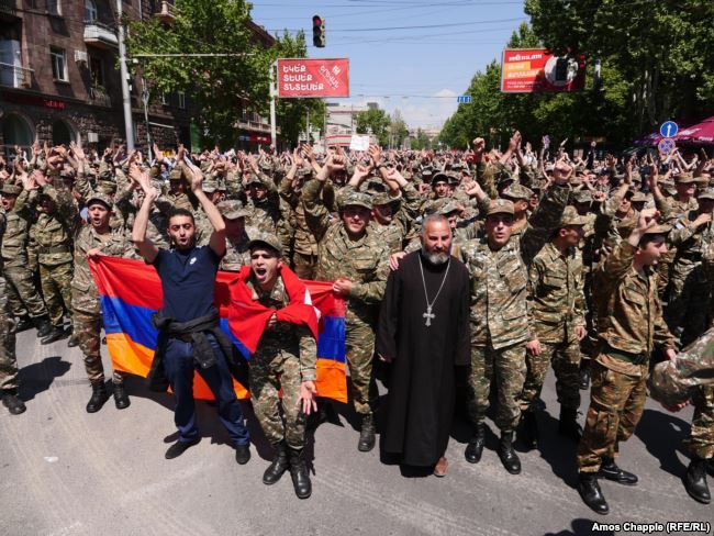 Крупные города Армении охвачены протестами лидер оппозиции вышел на свободу
