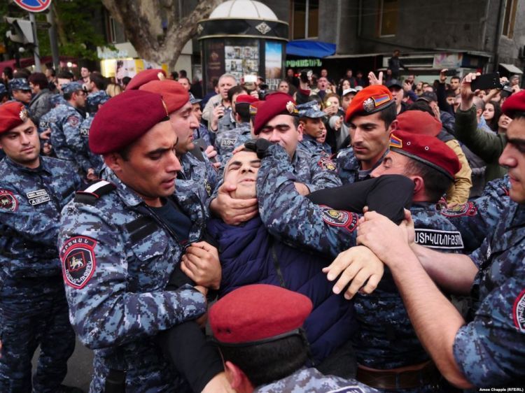 احتجاجات في أرمينيا وقضية قاره باغ الجبلية