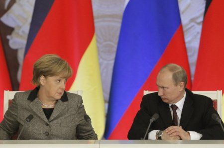 Angela Merkel Rusiyaya niyə nifrət edir? ŞOK SƏBƏB