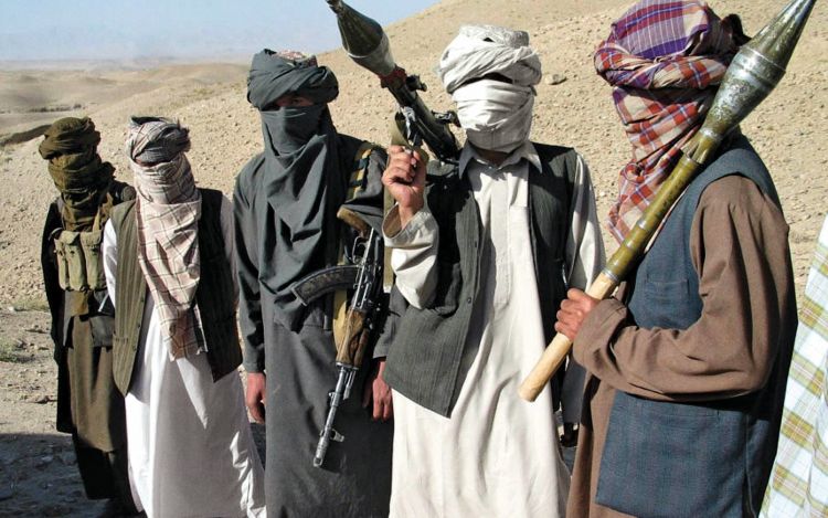 Одетые в паранджу талибы расстреляли трех полицейских в Афганистане
