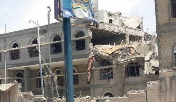 В Йемене нанесли авиаудары по президентскому дворцу, погибли 15, ранены свыше 55 человек