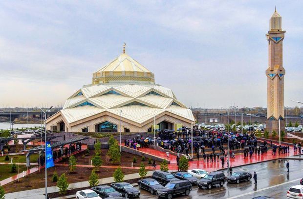 Astanada post-modern məscid açılıb