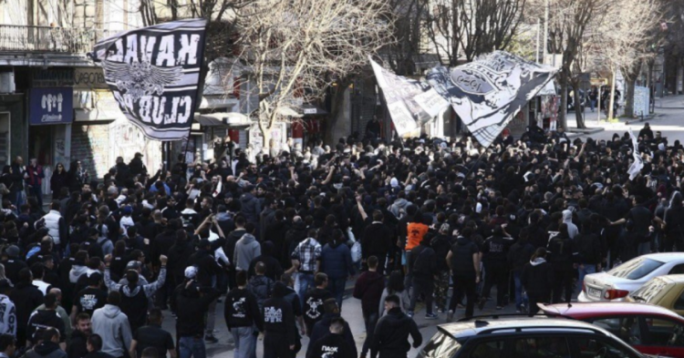 При столкновениях фанатов перед финалом Кубка Греции пострадали полицейские