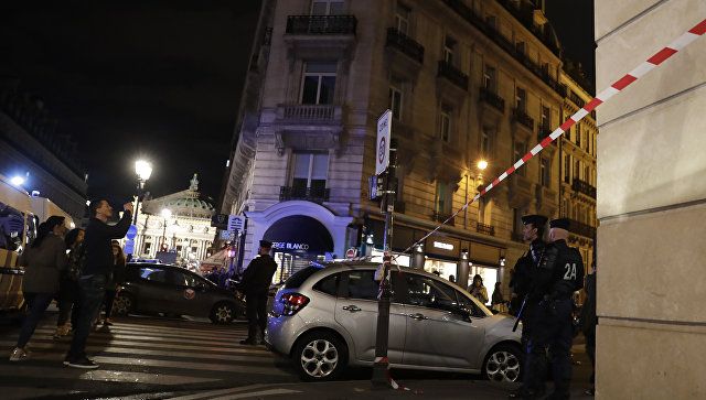 Родителей напавшего на прохожих в Париже взяли под стражу