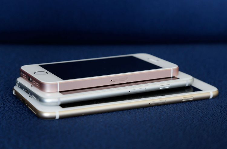 iPhone SE 2 выйдет в сентябре с Face ID и "монобровью"
