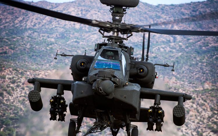 В США военный вертолет случайно сбросил на школу контейнер с боеприпасами