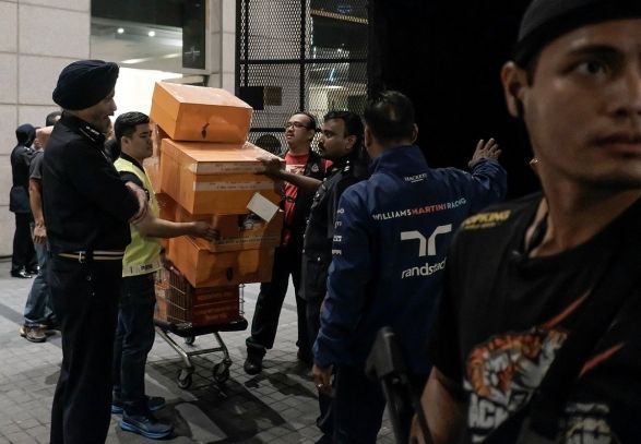 У экс-премьера Малайзии нашли пять грузовиков сумок Hermes