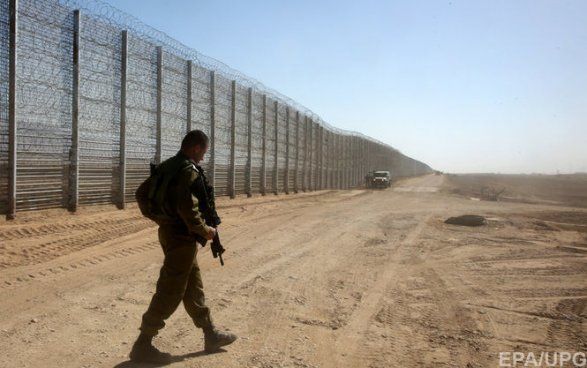 Израиль возвел стену на границе с Иорданией