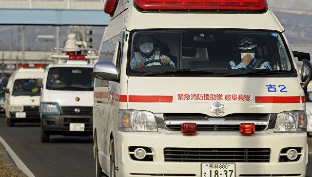 В Японии перевернулся автобус со школьниками