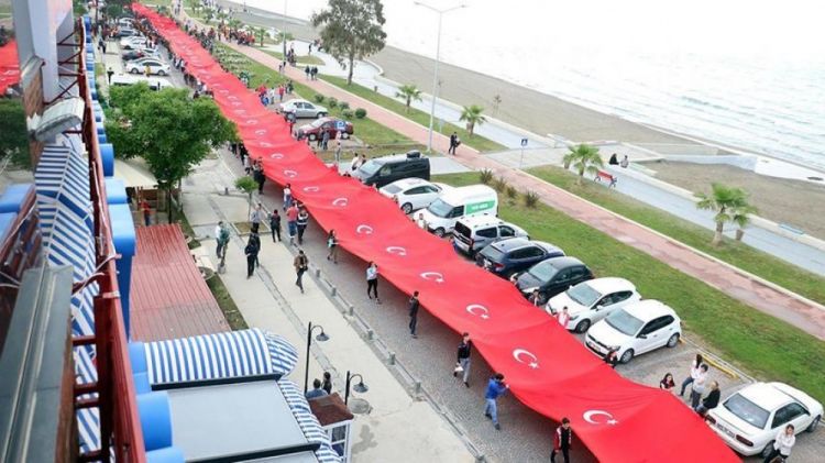 Türkiyədə hamı bu bayraqdan danışır FOTO