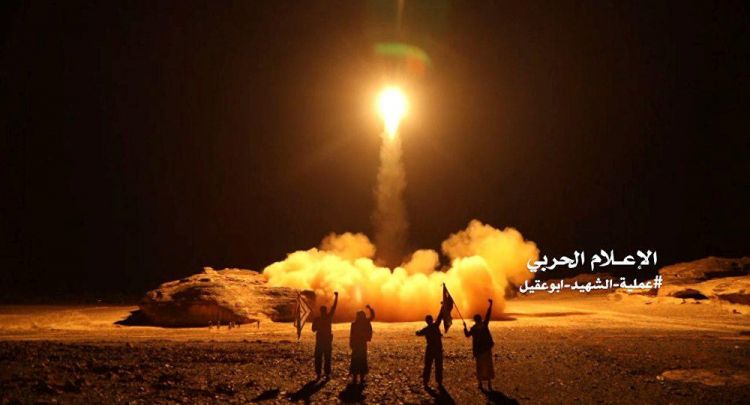 بالفيديو... "أنصار الله" يقصفون مطار جيزان جنوب السعودية بصاروخ باليستي