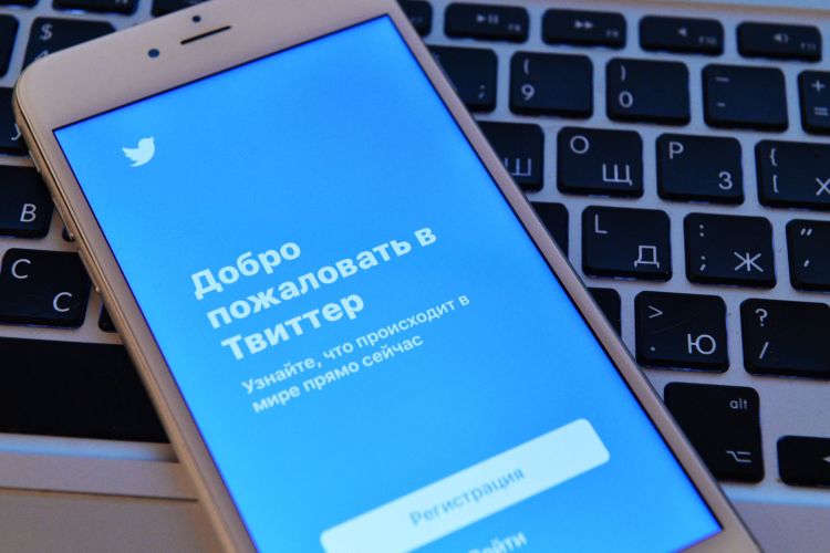 "Твиттер" начал банить пользователей за использование кириллицы
