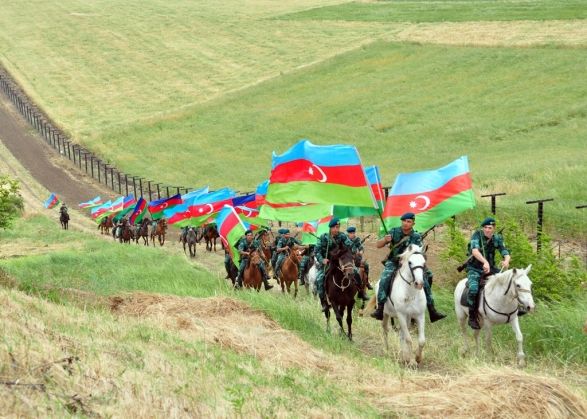 Государственный флаг на всех границах Азербайджана