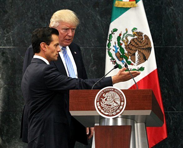 Президенты США и Мексики поспорили из-за стены