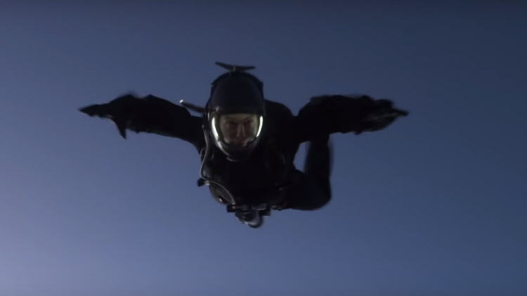 Том Круз совершил серию экстремальных прыжков с парашютом ради сцены фильма