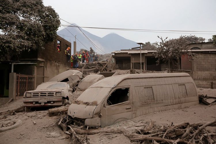 Приостановлены спасательные работы в Гватемале после извержения вулкана