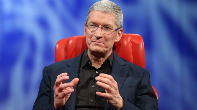 Глава Apple заявил, что слишком часто пользуется iPhone