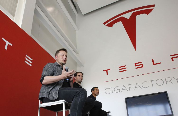 Илон Маск остался во главе Tesla по решению совета директоров