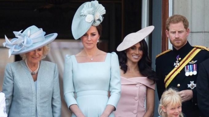 Супруга принца Гарри нарушила королевский дресс-код