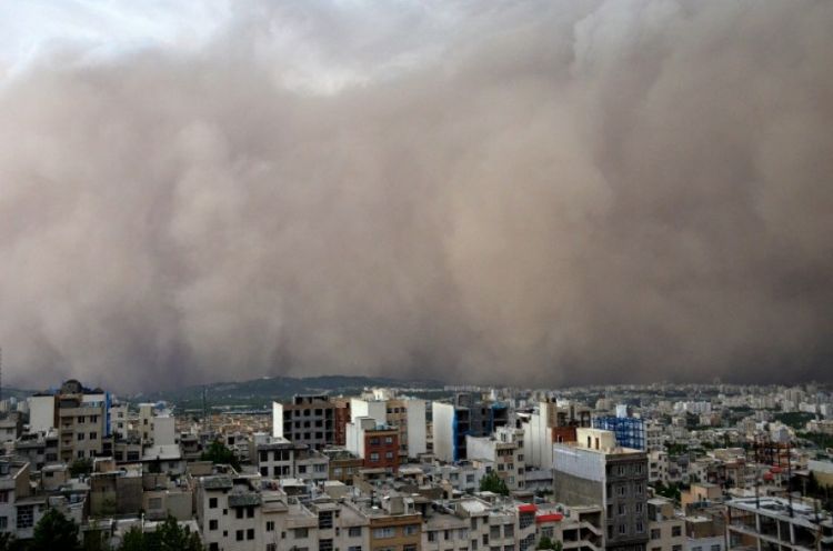 В Иране около 20 человек пострадали из-за шторма