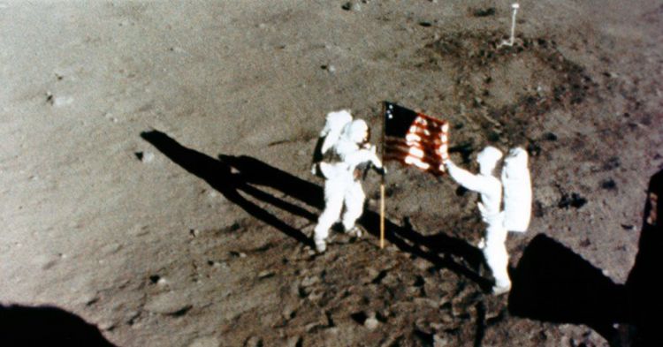 Американка будет судиться с NASA за пробирку с лунным грунтом