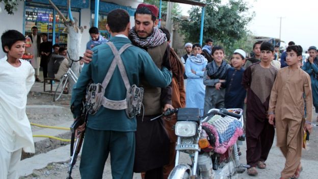 مسلحو طالبان جنبا إلى جنب مع قوات الأمن في كابول ومدن أفغانية أخرى