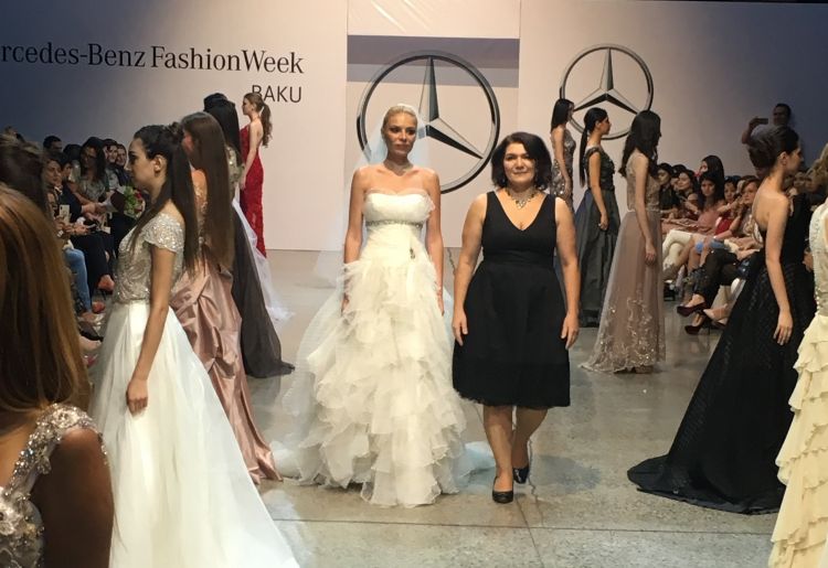 Феерический показ австралийского дизайнера родом из Азербайджана завершил Mercedes-Benz Fashion Week Baku