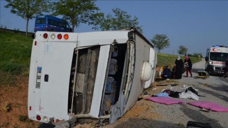 В Турции перевернулся автобус, погибли 2, ранены 25 человек