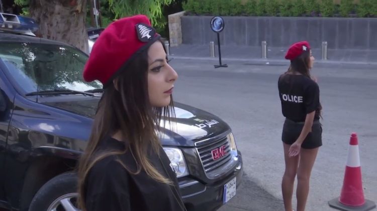 Ливанских девушек-полицейских одели провокационно ради туристов