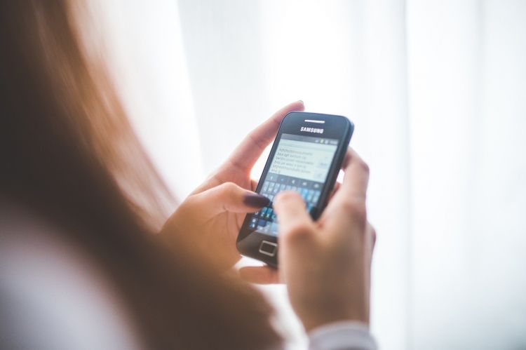 Смартфоны Samsung рассылают SMS без ведома пользователей