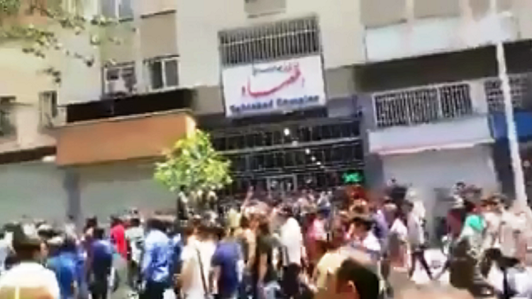 "فتح" ترد.. متظاهرون إيرانيون يهتفون بـ"الموت لفلسطين"