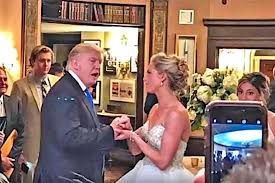 Трамп зашёл на чужую свадьбу во время визита в свой гольф-клуб
