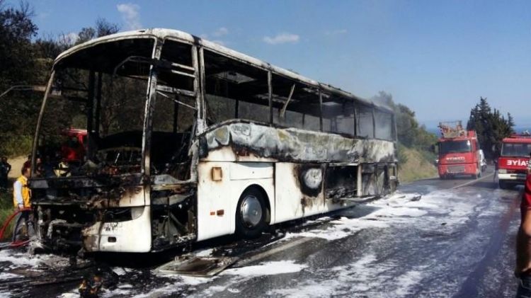 В Турции сгорел пассажирский автобус
