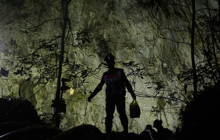 Школьники из Таиланда пробудут в пещере Кхао Луанг еще минимум два дня
