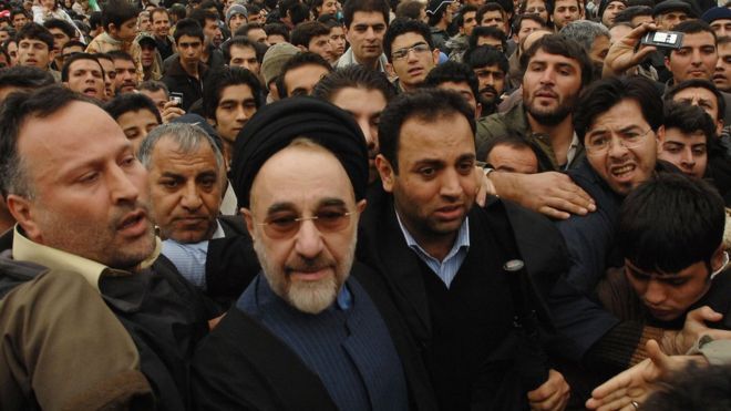خاتمي: إيران تراجعت 100 عام في مجال الديمقراطية والعدالة