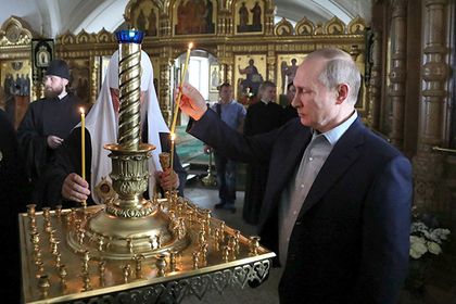 Перед встречей с Трампом Путин отправился в монастырь