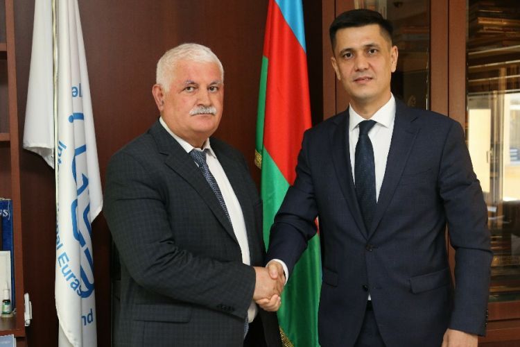 زيارة سفير تركمانستان في أذربيجان مكتب المؤسسة الأورأسيوية صور
