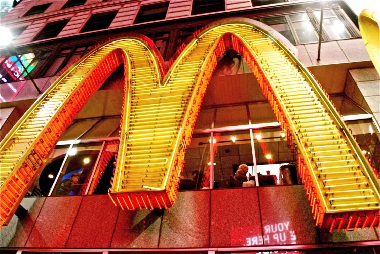 McDonald's изъял салаты из 3 тысяч ресторанов в США после массового отравления