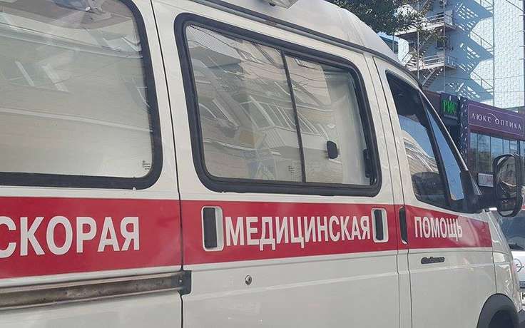 Двоих малышей спасли из раскаленной машины в Петербурге