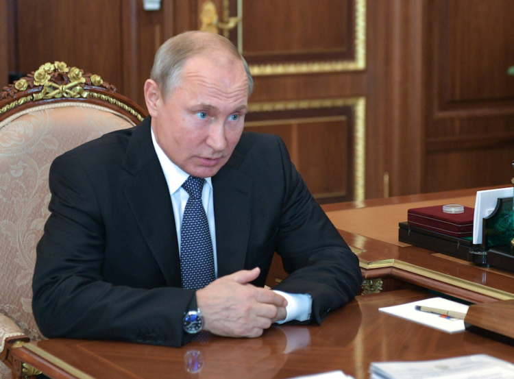 Путин отчитал Минфин за излишнюю формальность при выделении денег МЧС