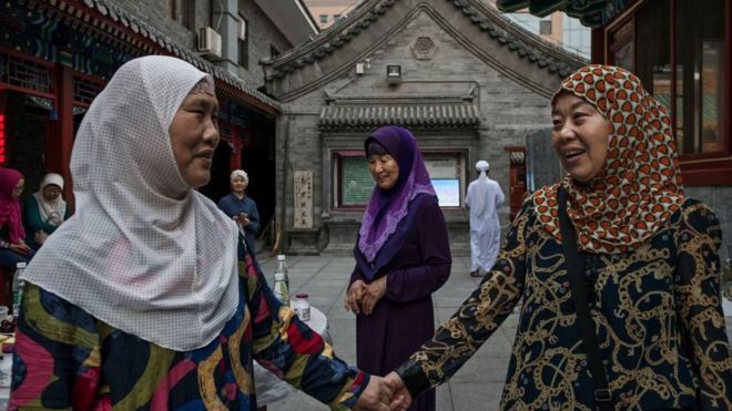 تعرف على مسلمي خوي الصينيين، أبناء "مكة الصغرى"، المهددين بفقدان هويتهم