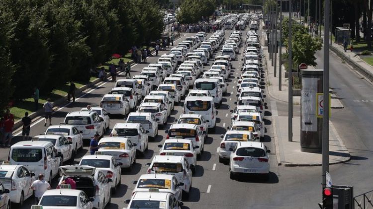 Испанские таксисты прекратили шестидневную забастовку