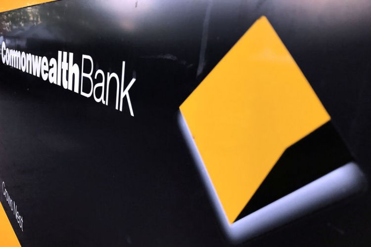 Australia calls on bank outsiders to break up Big Four dominance