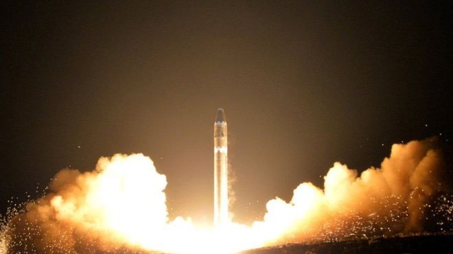 كوريا الشمالية "لم توقف برامجها النووية والصاروخية"