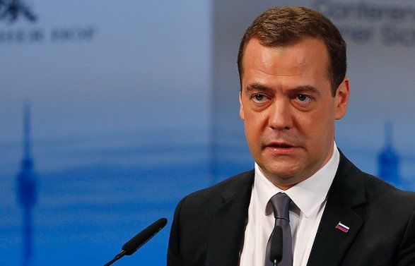 Медведев пригрозил НАТО «страшным конфликтом»